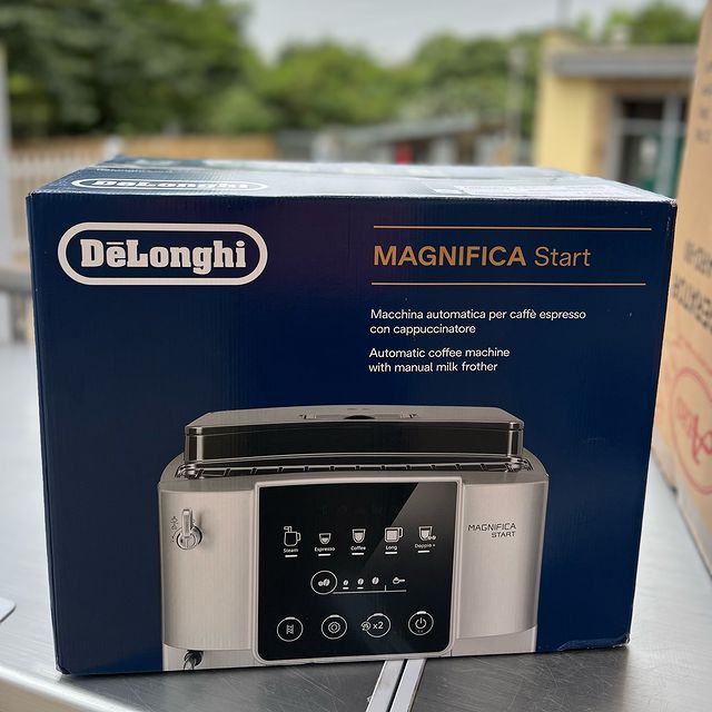 Takeer - Enter the world of bean-to-cup coffee with De'Longhi Magnifica Start, providing everything you need to get started with your favourite espresso-bas...