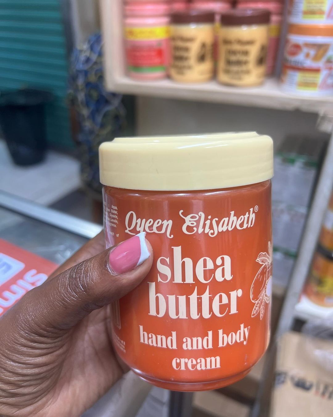 Takeer - QUEEN ELIZABETH COCOA BUTTER 
Hi ni ya face hand & body 
 Haya mafuta ni mazur sanaa watu wamikoa ya Baridi hii sio ya kukosaa ni body cream nzur s...