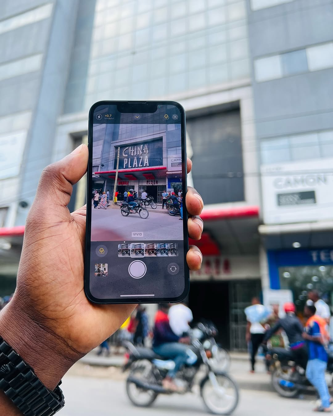 Takeer - iPhone 13 mini 
128gb 950,000/-
256gb 990,000/-
Tupo jengo la china plaza floor ya kwanza duka namba 112
Tupigie simu namba 
