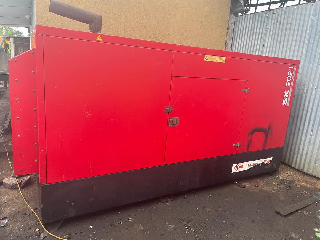 Takeer - Generator SX 2021 250KVA 
Engine Perkins 
Leroy Somer Alternator 
Imported From UK
Plc : DSE 7320
Hours Run 1920
Sound Proof Genset
Good Condition
...