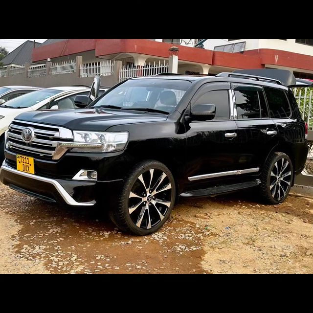 Takeer - Size 24" wheels and tires fitted on land cruiser v8 done by us 