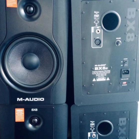 Takeer - M Audio monitor speakers 
inch8
tsh1.2m
call