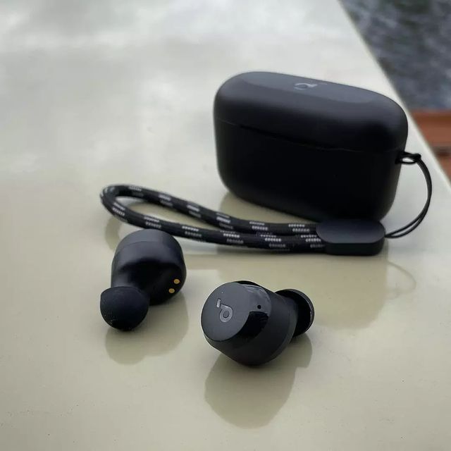 Takeer - Soundcore by anker A20i earbuds (Original)

Before : 130,000 Tsh❌❌❌
Price: 110,000 Tsh (fixed price)✅✅ (now)

Specifications
Bluetooth 5.3. The ear...