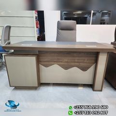 Takeer - EXECUTIVE OFFICE TABLE AVAILABLE 
160CM FOR 1,400,000TSH
180CM FOR 1,600,000TSH

📍kariakoo branch 📞📍kinondoni branch 📞
                    