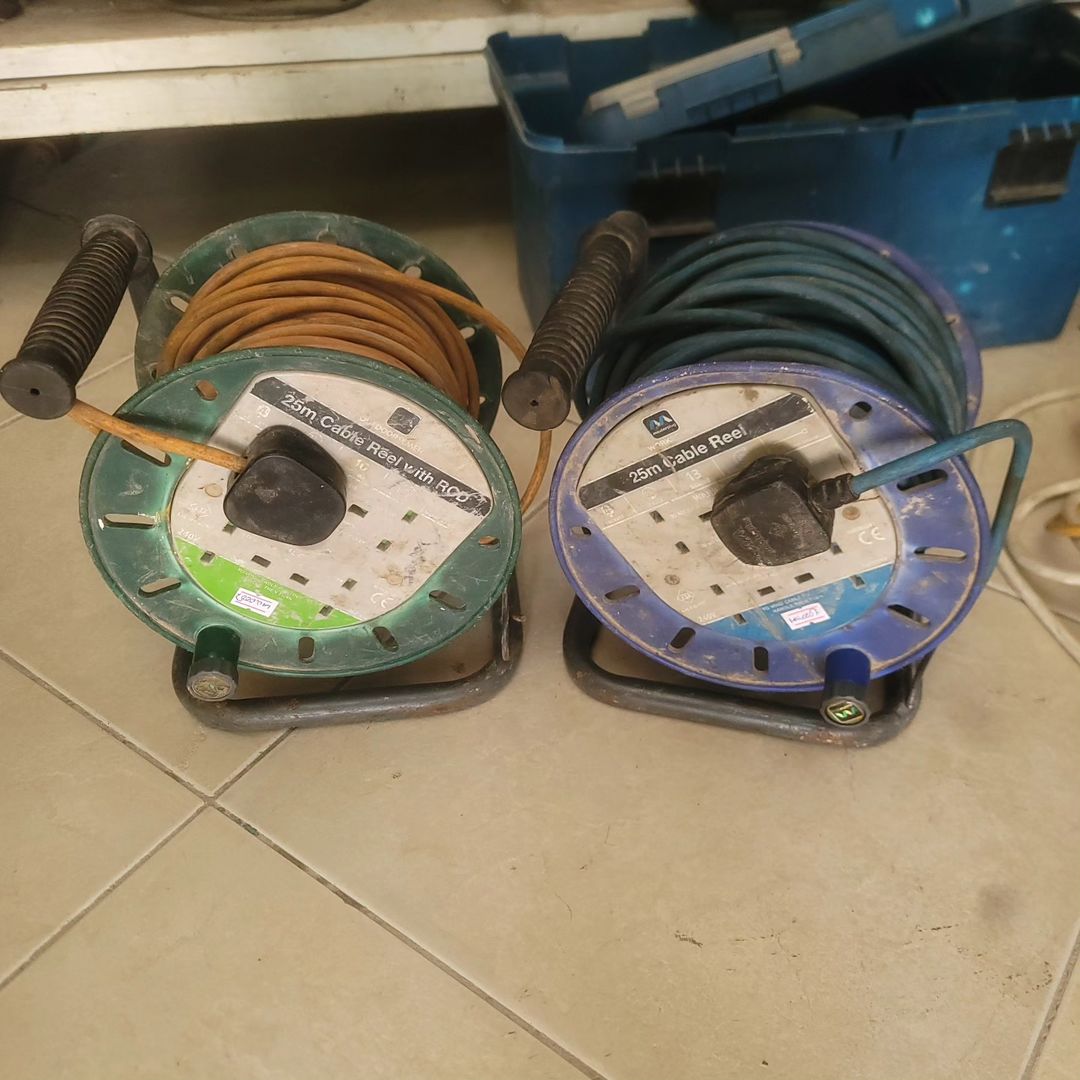 Takeer - SOLD ❌️SOLD ❌️SOLD OUT
Cable Reel 25meters 
Max load 3120W 
Bei 140,000 
IMEBAKI MOJA TU!!!