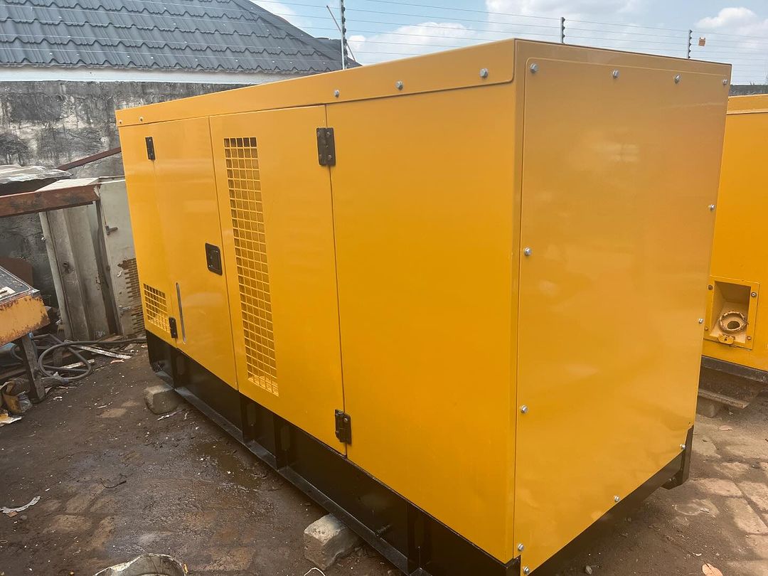 Takeer - Generator : OLYMPIAN 
Engine : Perkins 
Alternator : Stamford
Power : 65 KVA (3 Phase)
PLC : DSE 7320
Run Hours : 1300 hrs
DSE Battery Charger
Full...