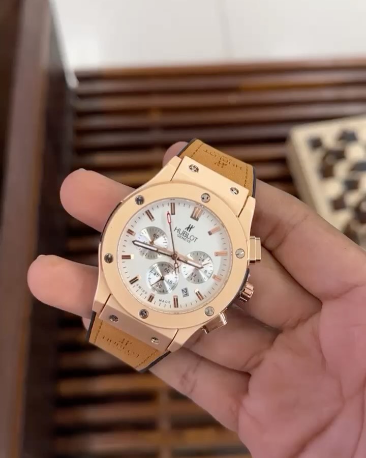 Takeer - HUBLOT CHRONOGRAPH
📍Stainlesss steel material
📍Six hand function (mishale midogo inafanya kazi)
📍Date adjust
📍Original hublot rocky belt
📍Leat...