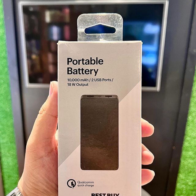 Takeer - Portable Battery Packs 10,000 Mah available at TechHut 

Come grab these now at a reasonable price of just 70,000 Tshs 

Karibuni sana, karibuni wo...