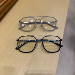 Takeer - Volos glasses 
Available in Black & Grey 
45,000 tshs only 
DM/ WhatsApp link on bio to shop 

Think Eyewear , Think My Closet 
Karibu Sana