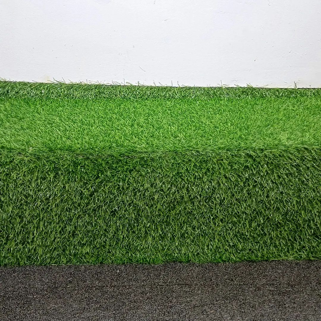 Takeer - QUALITY ARTIFICIAL GRASS CARPET 
Ni nyasi bandia nzuri sana inayotumika kuweka kwenye Garden, Dukani, Kumbi za starehe inaleta muonekano mzuri sana...