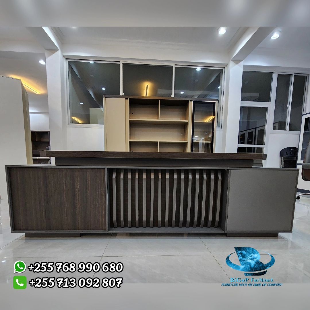 Takeer - EXECUTIVE OFFICE TABLE 
240CM
3,600,000TSH 

📍kariakoo branch 📞📍kinondoni branch 📞
                    