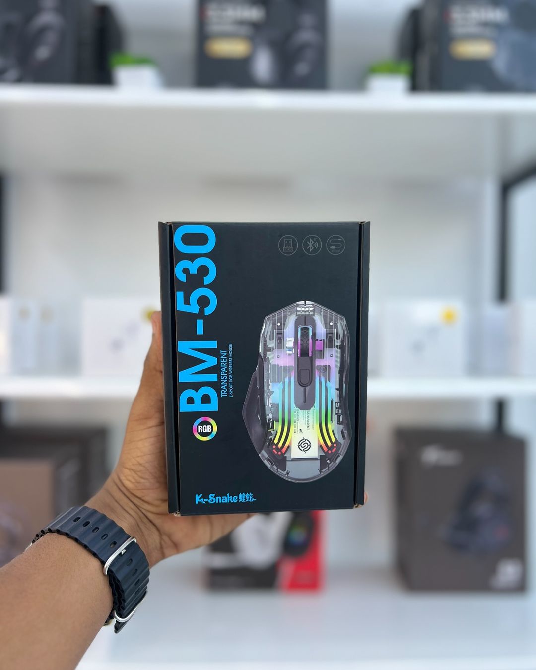 Takeer - TRANSPARENT GAMING MOUSE (PREMIUM BLACK)

▫️SUPPORTS BLUETOOTH/ WIRED
▫️2.4G
▫️DPI BUTTON CONTROLLER 
▫️Product interface: USB to Type-c
▫️Wireless...