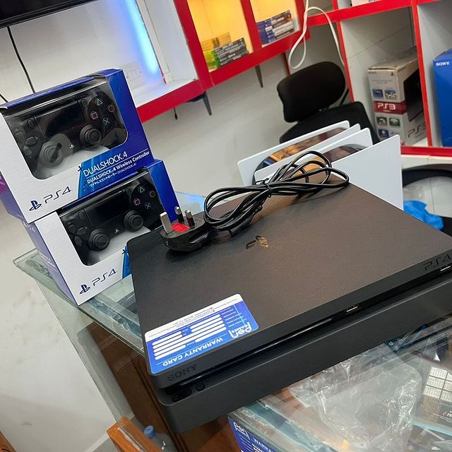 Takeer - PS4 SLIM 500gb

2 CONTROLLERS

7 GAMES INSTALLED

PRICE: 670,000/-

☎️