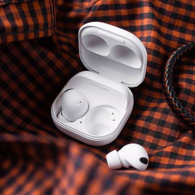 Takeer - SAMSUNG  GALAXY  BUDS 2 PRO

Price: 65,000 Tsh ( fixed price)

Specifications

• *Bluetooth v5.0* 
( Dual Connectivity )

• Next Generation *PixArt...