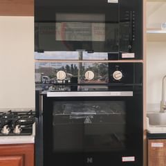 Takeer - Pay and Pick
Touch control & Grill function
Built in microwave
Price : 950,000/-

Full Black exterior LED:
Display  Electric auto open door oven
Pr...