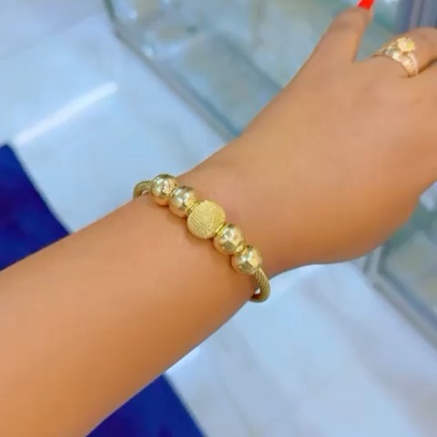 Takeer - Hellow Maboss zangu 
BANGLES NEW STOCK🔥🔥
Hizi bangles wallah ni Za moto sana Gold yake unayoiona kweny picha ndo unayokutana nazo live,Ni nzito v...