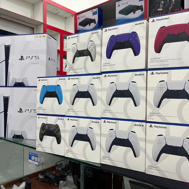 Takeer - PS5 CONTROLLERS 180,000/-

☎️