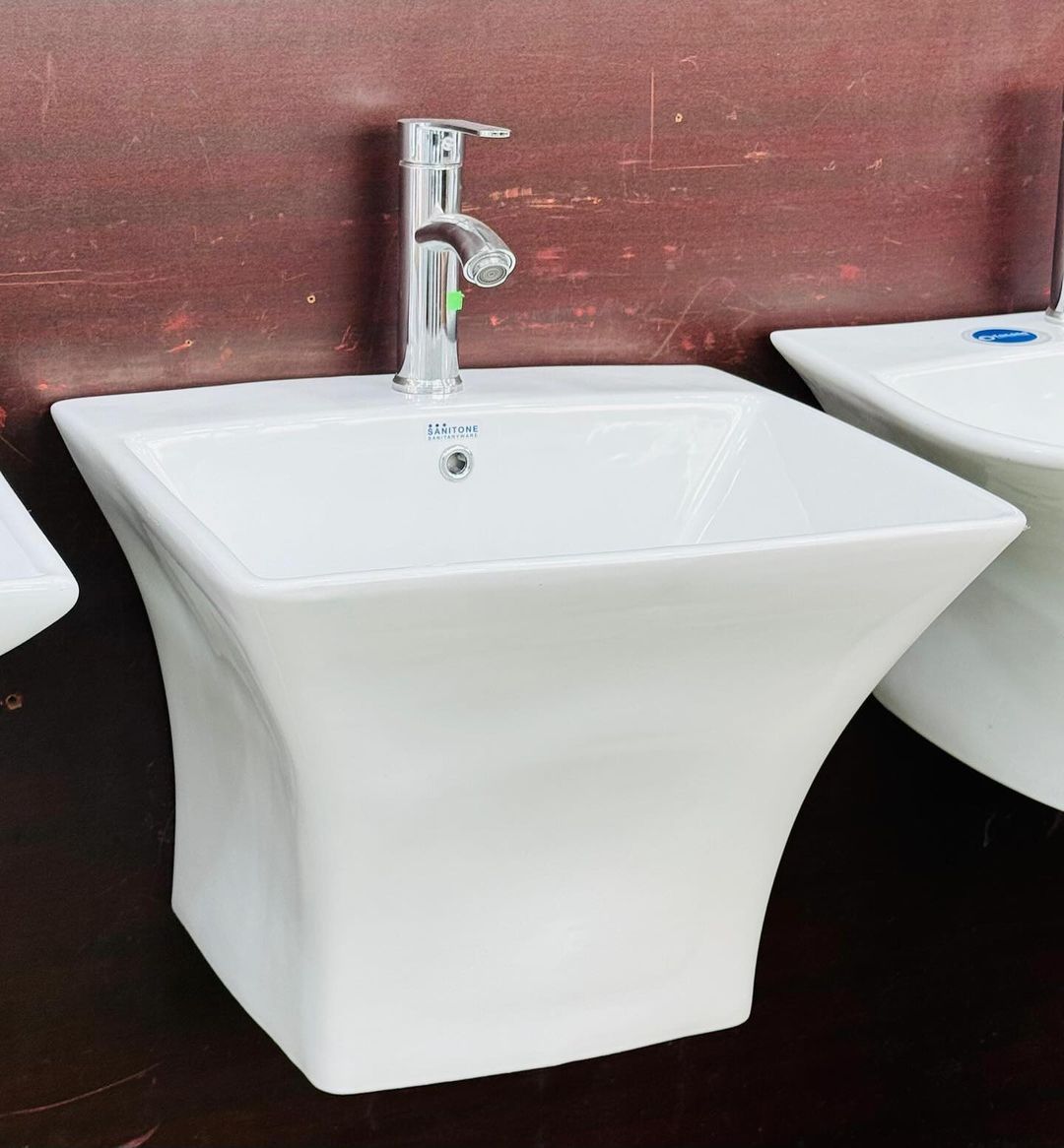 Takeer - Half pedestial hand wash basin , ni nzuri sana zinafaa kwa matumizi ya dining na bafuni,
Price: 200000/= ikiwa complete na bomba yake
Piga simu: ,
...