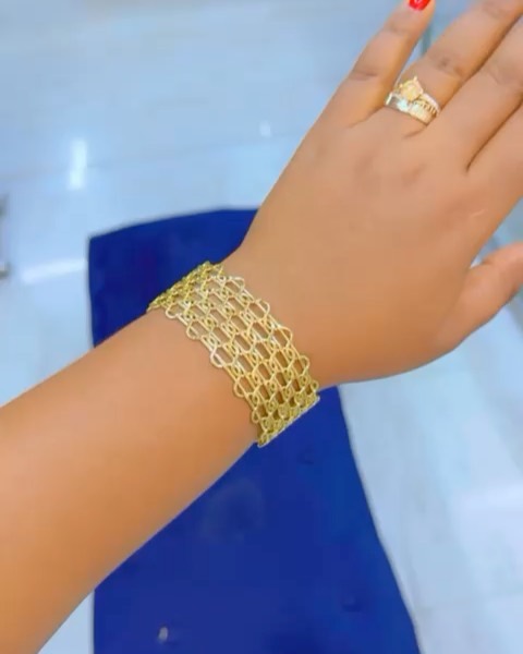 Takeer - Hellow Maboss zangu 
BANGLES NEW STOCK🔥🔥
Hizi bangles wallah ni Za moto sana Gold yake unayoiona kweny picha ndo unayokutana nazo live,Ni nzito v...