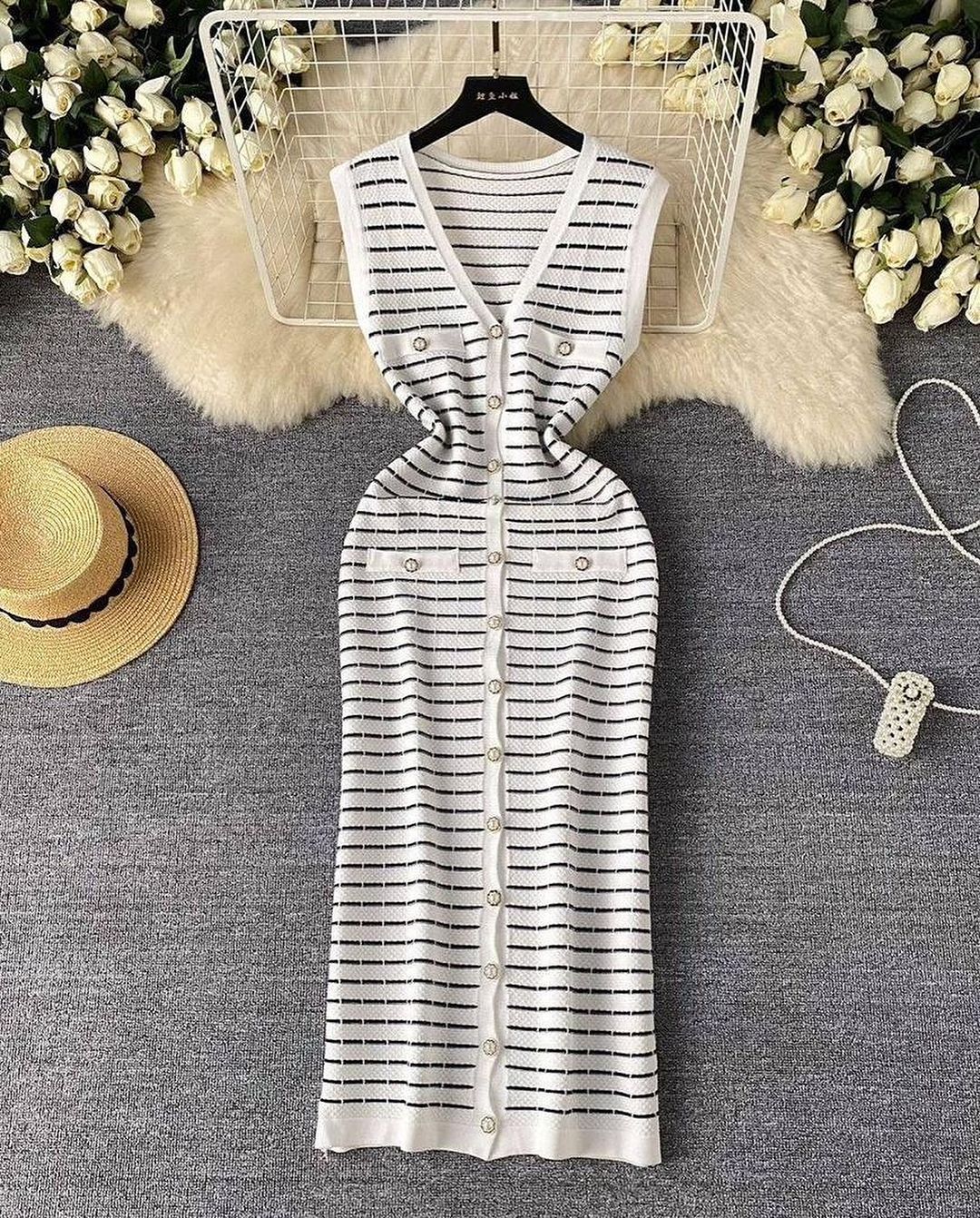 Takeer - IF SIMPLICITY WAS A PERSON🔥🔥
GET A PROPER DRESS FROM US 
 
IT CIMES IN DIFFERENT SIZES 
Price: 45,000 tshs

CALL/WHATSAPP: 

