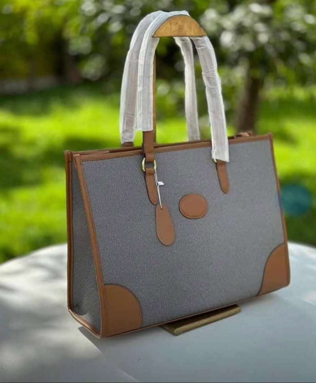 Takeer - Handbag nzuri sanaa material yake 👌🔥
Size large space ya kutosha
Price 65,000