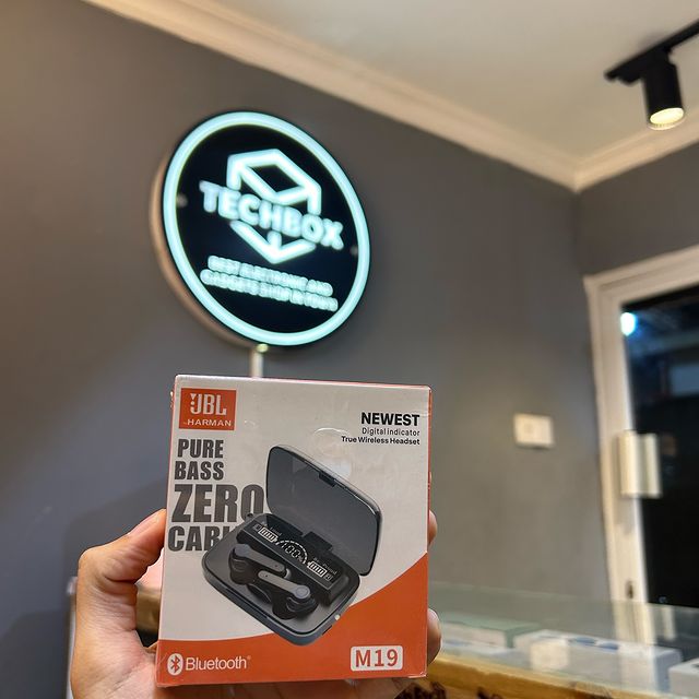 Takeer - JBL M19
Pure bass 
Zero cable 
Price:25,000/=tzs
Cash on delivery 📦✅
📍Mikocheni A
📞call/whatsapp: