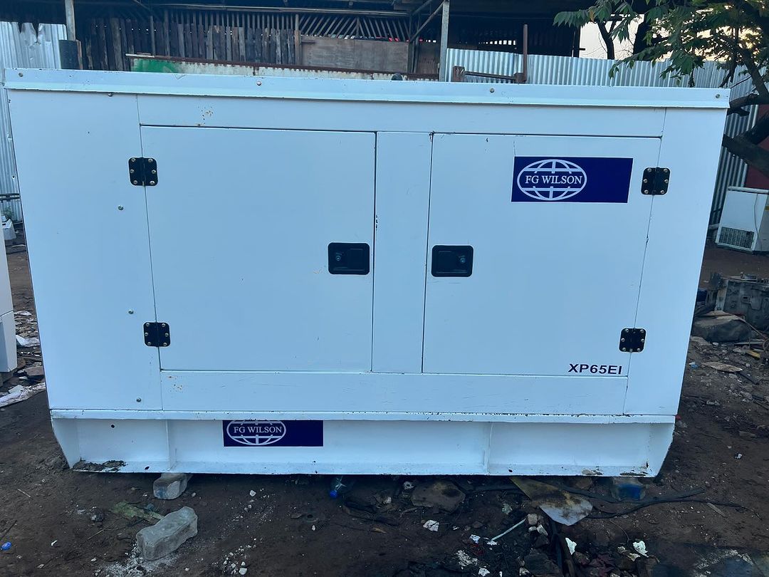 Takeer - Generator : FG WILSON
Engine : Perkins 
Alternator : Stamford
Power : 70KVA (3 Phase)
Prime Power 65KVA 
PLC : DSE 7320
Run Hours : 1350 hrs
DSE Ba...