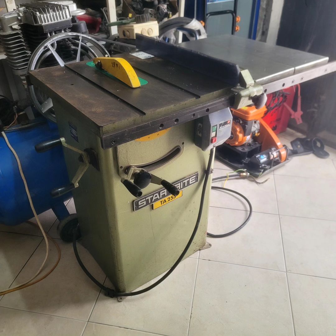 Takeer - SOLD❌️ SOLD ❌️ IMEUZWA!!!
STARTRITE Table Saw 10" HD
2Hp 3Phase Motor Inayolala mpaka bevel 45*
Mashine bado kama mpya na Inakuja na Disk 4 OG za s...