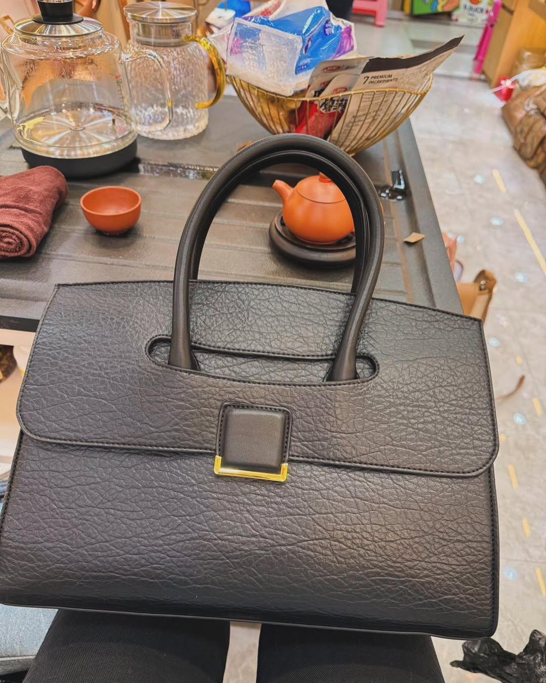 Takeer - Handbag nzuri sana😮‍💨🔥
Size medium
Price 60,000