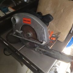 Takeer - Challenge Circular Saw 
1200W 4500RPM Disk 185mm Inalala bevel 45 na Inachana chini 60mm, mashine bado mpya na box lake
Bei 170,000