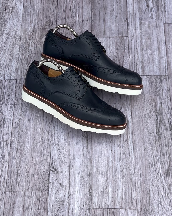 Takeer - Size 42uk8 pure genuine leather available  
Dm/call/text: