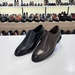 Takeer - BOSSMAN SHOES
BLACK SIZE: 40 & 41
BROWN SIZE: SOLD OUT ❌
Price: 235,000
Unique Design, very comfortable, Premium Quality
Call/Whatsapp: or Location...