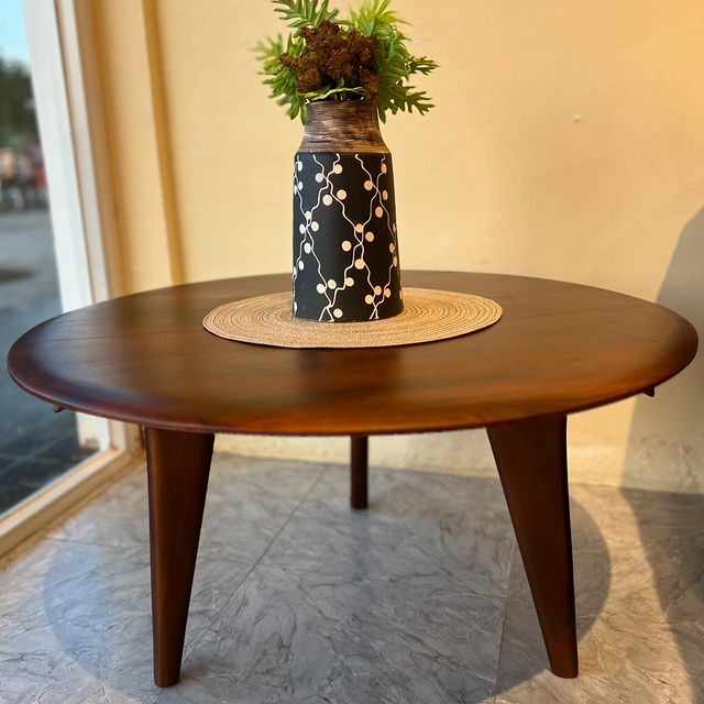 Takeer - “ROUND COFFEE TABLE”
Soft edged…stained Mkongo Coffee table 
2pcs available for pay n pick
.
.
600,000 each
90cm diameter

For Consultation & Appoi...