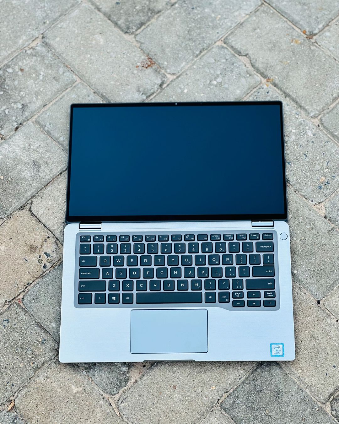 Takeer - OFFER OFFER 🔥🔥
DELL LATITUDE 7400
8th generation 

Very slim and portable ✅
Refubrished ✅
free bag 💼 

price 1,350,000
condition : clean conditi...