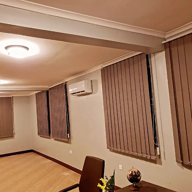 Takeer - ✨Get blind curtains in high quality, quality is our priority 
..
✨Vertical blinds Applied in 
-Home✅
-Hotel✅
-Office✅
-Restaurants✅
-Coffee bar✅ 
-...