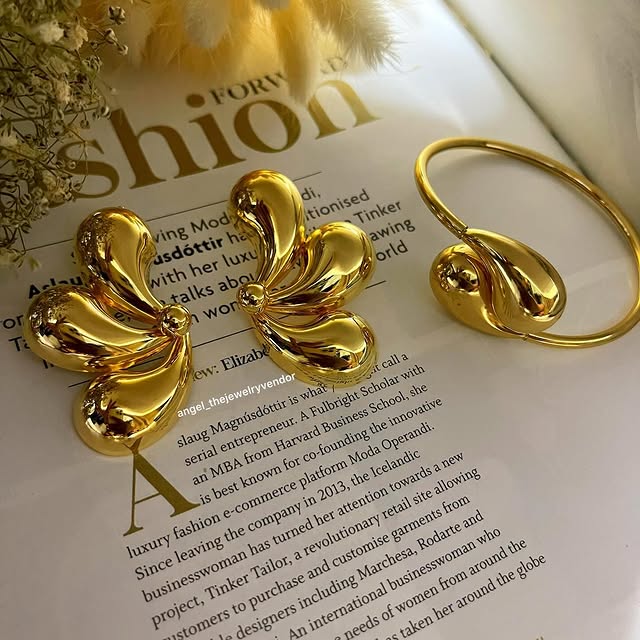 Takeer - EARRINGS 15000
TEARDROP BRACELET 10000
Calls/WhatsApp 