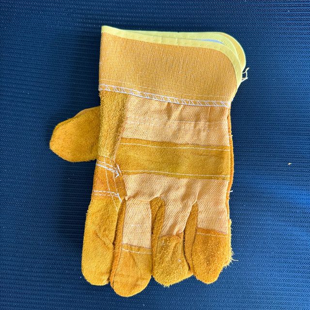 Takeer - Leather Gloves provide protection from potential injuries. They are resistant to scratches, punctures and tears, making them an excellent option fo...