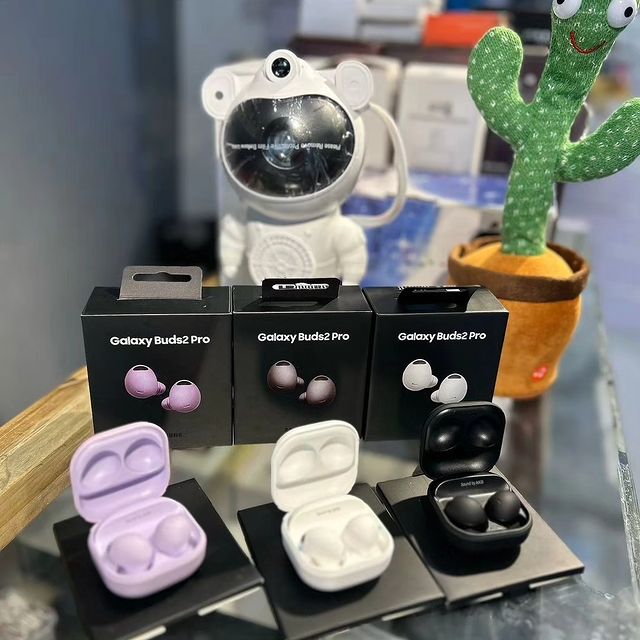 Takeer - Galaxy Buds 2 pro at shs 40000/= (SALE SALE SALE) 
•••••••••••••••••••••••••••••••••••••
•Soundby AKG
•Quality Sound & Base
•Life level Waterproof ...