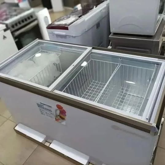 Takeer - 🤙 Freezer kubwa ya kufanyia  biashara yenye kioo kwa juu ujazo lita 314 ( WestPoint brand )

 🟢 Bei Tsh: 1,900,000/= 

__________________________...