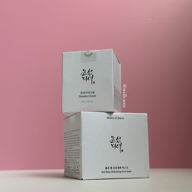 Takeer - Beauty of joseon ⛰️

🟰 dynasty cream
85,000
Long-lasting moisture
Enriched with 2% niacinamide and 2% squalane, it balances oil and moisture and p...