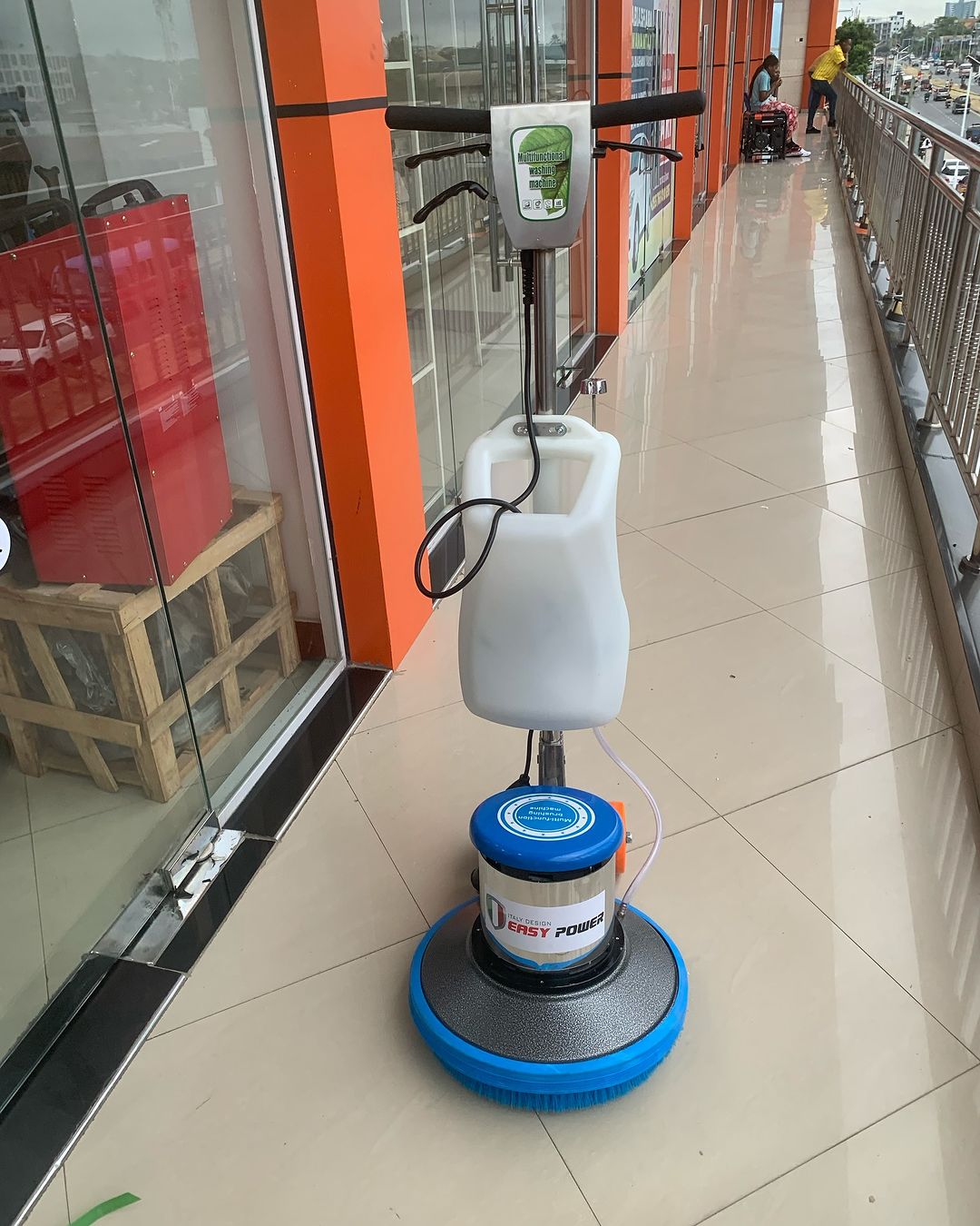 Takeer - Floor Scrubber (Floor Polisher)  kwa ajili ya kusafisha tiles call/whatsapp ✅

🔵1,750,000/=

    #