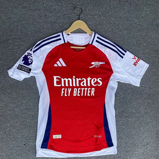 Takeer - UZI MKALI UZI MZITO UZI WA MTOKO 
Arsenal  home 