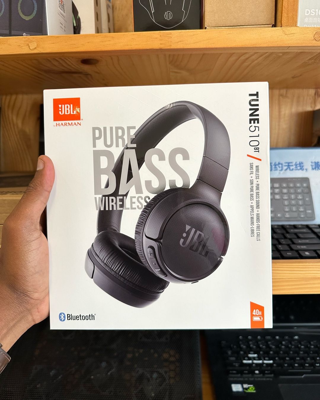 Takeer - JBL TUNE BT 510 HEADPHONE

> Pure bass sound
> Hands - free calls
>Multi-point connection
>Lightweight and foldable design

Battery life: 40 Hrs