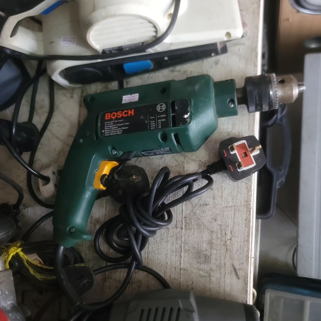 Takeer - SOLD❌️ SOLD❌️ IMEUZWA 
Bosch Hammer Drill OG
500W with Reverse made in Switzerland 
Bei 100,000 
