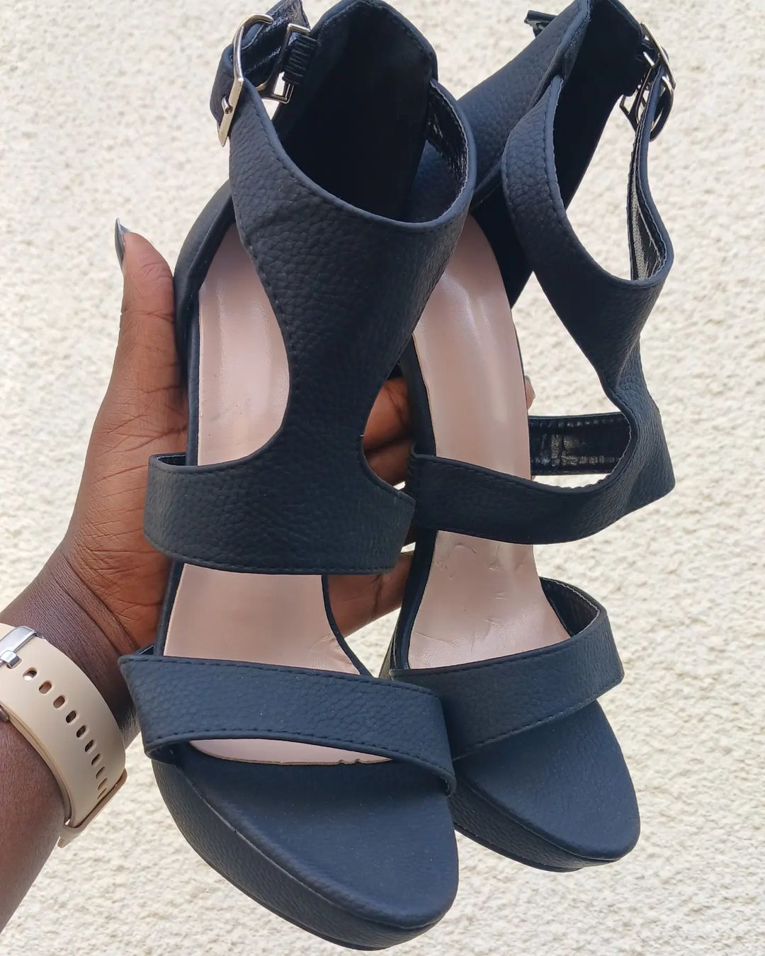 Takeer - As a woman, one thing you should never ever do is settling for less when it comes to your shoes, so karibuni sana  muweze jipatia viatu vizuri vya ...