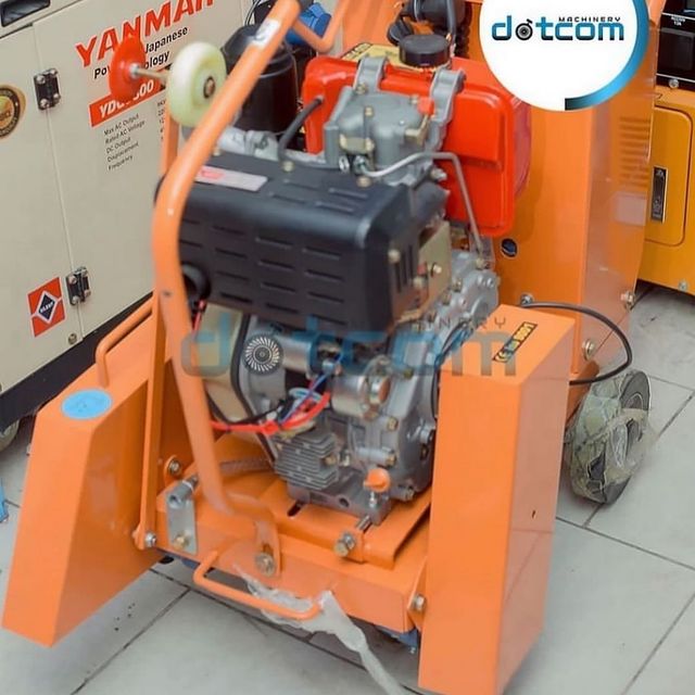 Takeer - ASPHALT CUTTER 
Engine: Diesel 

Hii ni mashine madhubuti katika ujenzi na kukatia lami na zege. 
- HEAVY DUTY 
- Inatumia mafuta ki dogo

✅ 3,800,...