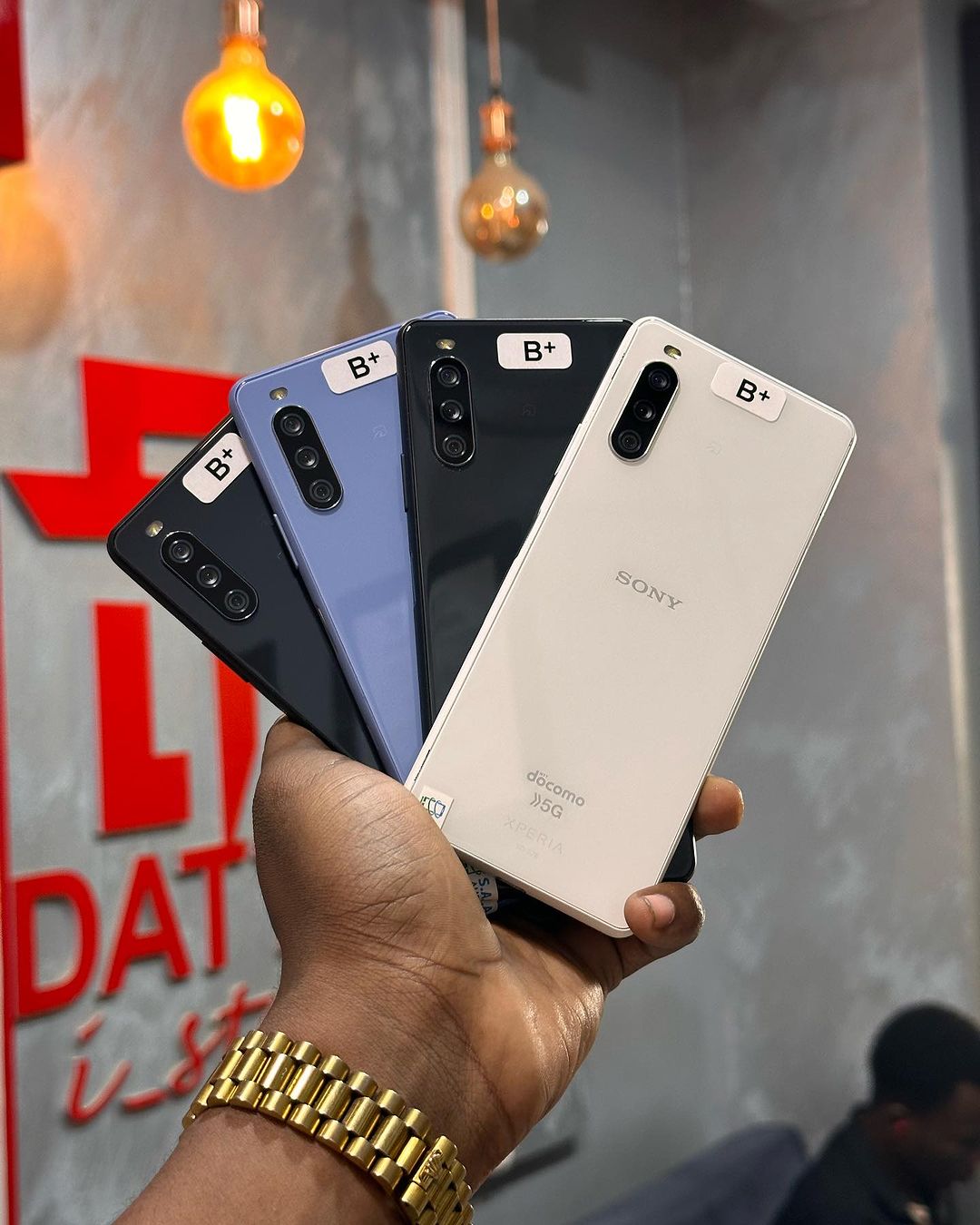 Takeer - Sony experior 10iii 

Zimerudiii ✅

Ram 8gb
Rom 128gb 

Price : 280,000

Pamoja na oferr zetu 

Free charger 
Free cover 
Free protector 
Free smar...