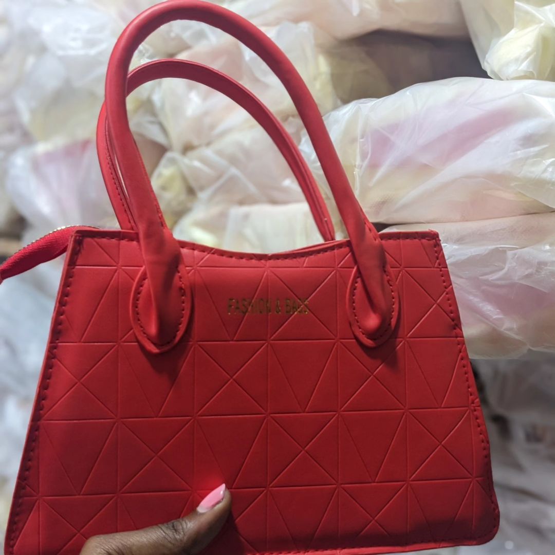 Takeer - Jumla 14500/= pcs 3
Rejareja 17000/=✍️✅

RUKSA KUMIX DESIGN UKICHUKUA KUANZIA PICS 3 ✍🏾☑️
  bei rahis 👜🛍️ market       for sale