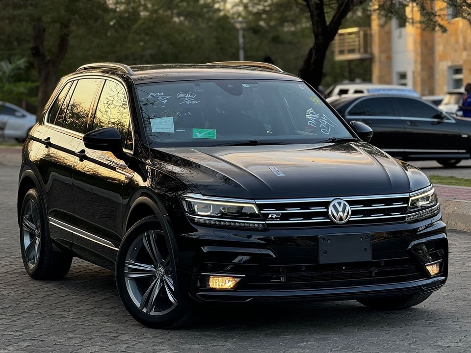 Takeer - •Bei/Price 87M🔥
•Contact •VOLKSWAGEN TIGUAN R LINE NEW MODEL
•Year 2018🔥
•Engine Size CC 1400
•Color Black Metalic
•Rim sports 
•Transmission Aut...