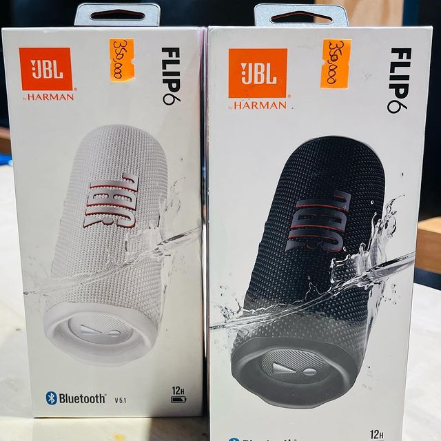 Takeer - ‼️‼️‼️Offa offa offa ‼️‼️‼️‼️
JBL FLIP 6 
Actual Price:350,000
Offer price:310.000
Location:Sewa/Zanaki Posta
Tel no:Dar es salaam 

Karibuni Sana,...